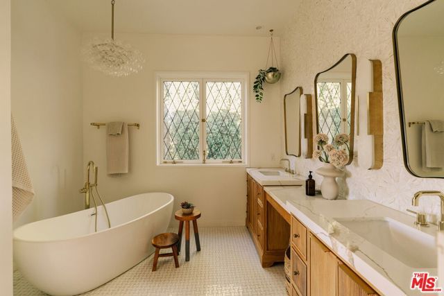 2591 Leicester Drive, Los Angeles, CA 90046