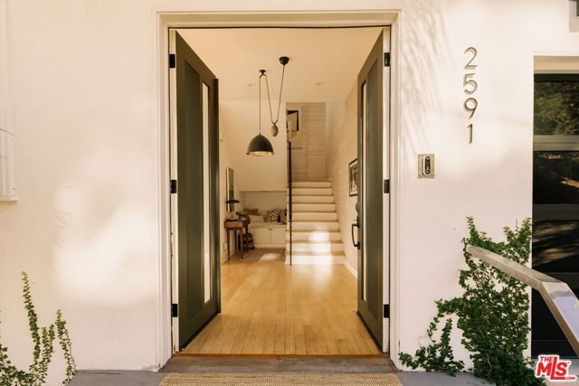 2591 Leicester Drive, Los Angeles, CA 90046
