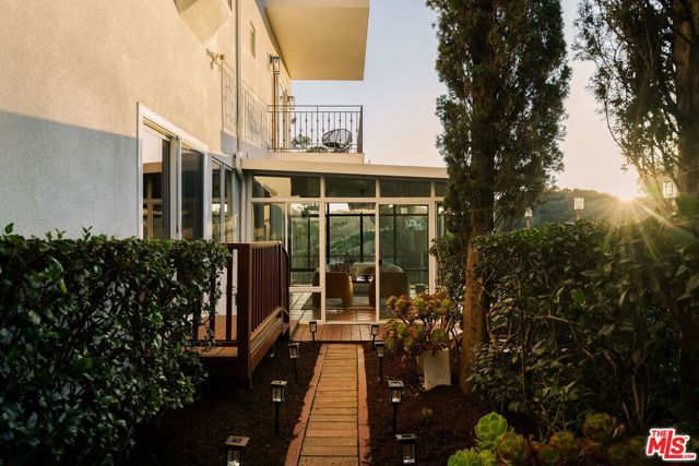 2591 Leicester Drive, Los Angeles, CA 90046