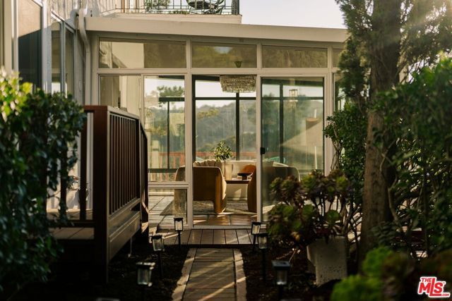 2591 Leicester Drive, Los Angeles, CA 90046