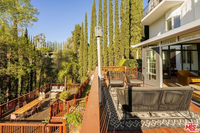 2591 Leicester Drive, Los Angeles, CA 90046