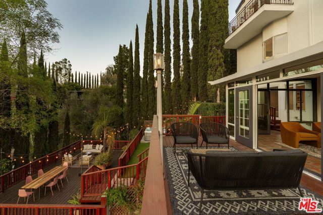 2591 Leicester Drive, Los Angeles, CA 90046