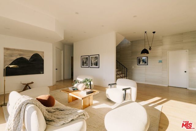 2591 Leicester Drive, Los Angeles, CA 90046