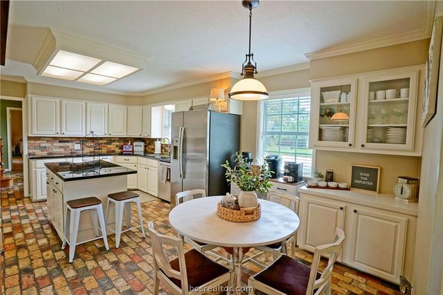 3505 Spring Ln, Bryan, TX 77802