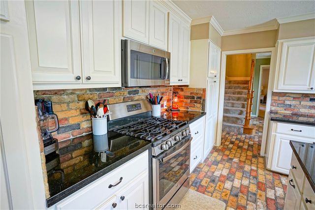 3505 Spring Ln, Bryan, TX 77802