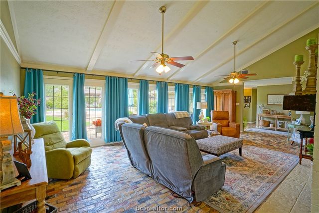 3505 Spring Ln, Bryan, TX 77802