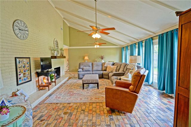 3505 Spring Ln, Bryan, TX 77802