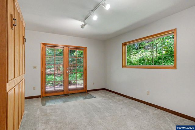 6582 Liberty Rd S, Salem, OR 97306