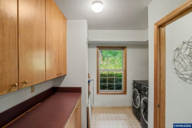 6582 Liberty Rd S, Salem, OR 97306