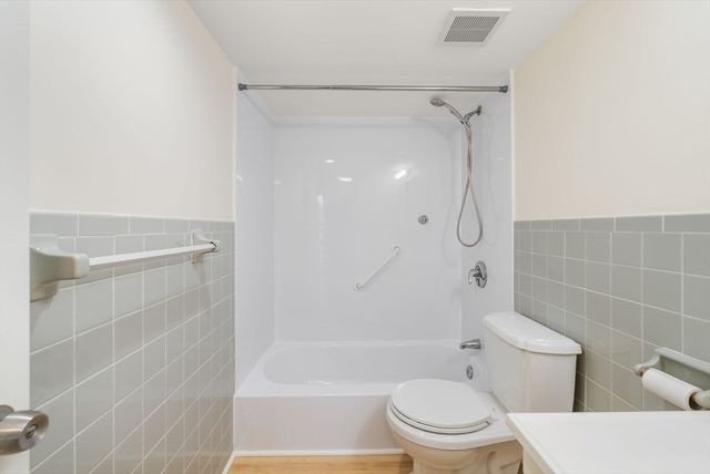 53 Melrose St 5H, Melrose, MA 02176