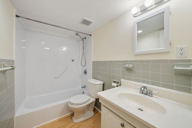 53 Melrose St 5H, Melrose, MA 02176