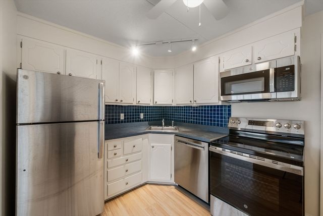 53 Melrose St 5H, Melrose, MA 02176