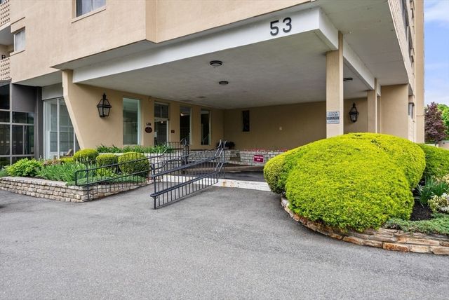 53 Melrose St 5H, Melrose, MA 02176