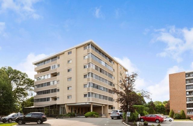 53 Melrose St 5H, Melrose, MA 02176