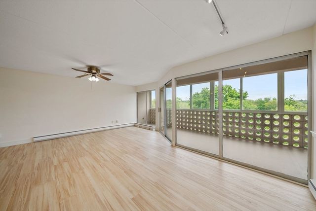 53 Melrose St 5H, Melrose, MA 02176