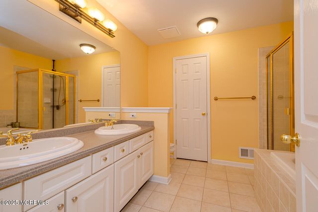 78 Ironwood Court, Middletown, NJ 07748