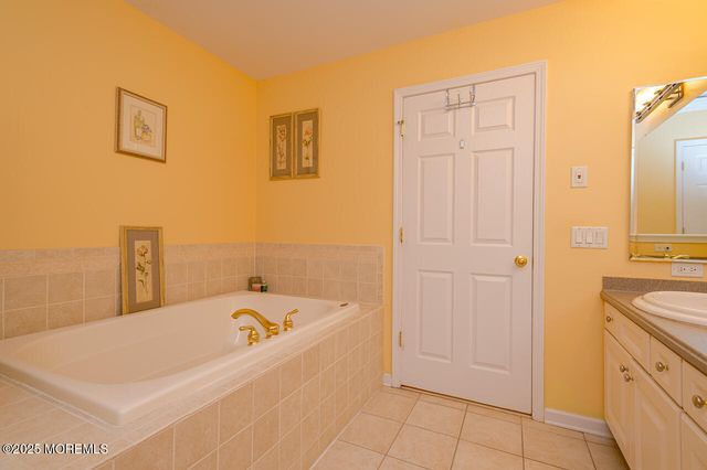 78 Ironwood Court, Middletown, NJ 07748