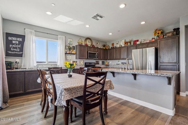 2016 Via Vida Feliz Avenue, Rosamond, CA 93560