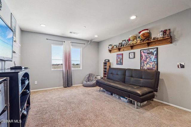 2016 Via Vida Feliz Avenue, Rosamond, CA 93560