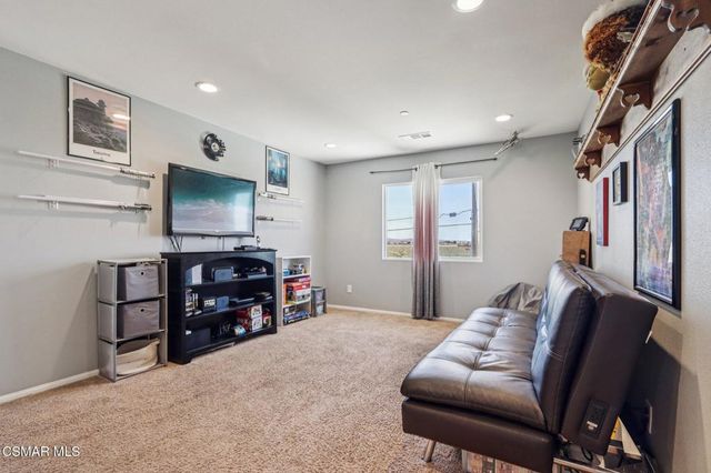 2016 Via Vida Feliz Avenue, Rosamond, CA 93560