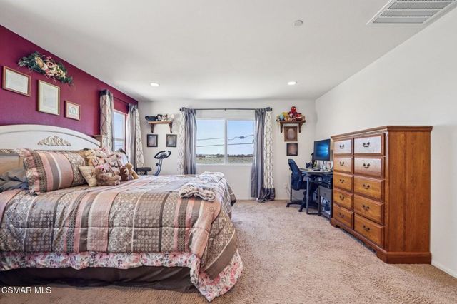 2016 Via Vida Feliz Avenue, Rosamond, CA 93560