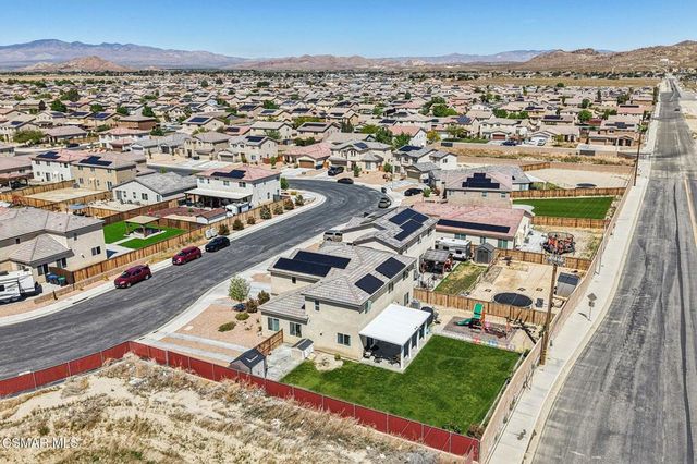 2016 Via Vida Feliz Avenue, Rosamond, CA 93560