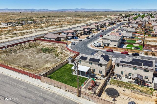 2016 Via Vida Feliz Avenue, Rosamond, CA 93560