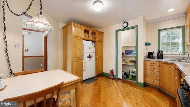 127 W PIERSON AVE, Somers Point, NJ 08244