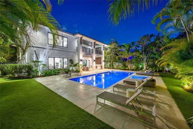 5753 SW 31st St, Miami, FL 33155