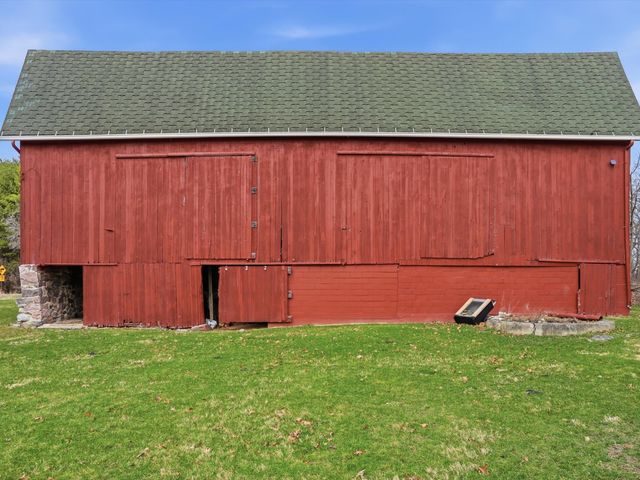 17753 Waterloo Road, Chelsea, MI 48118