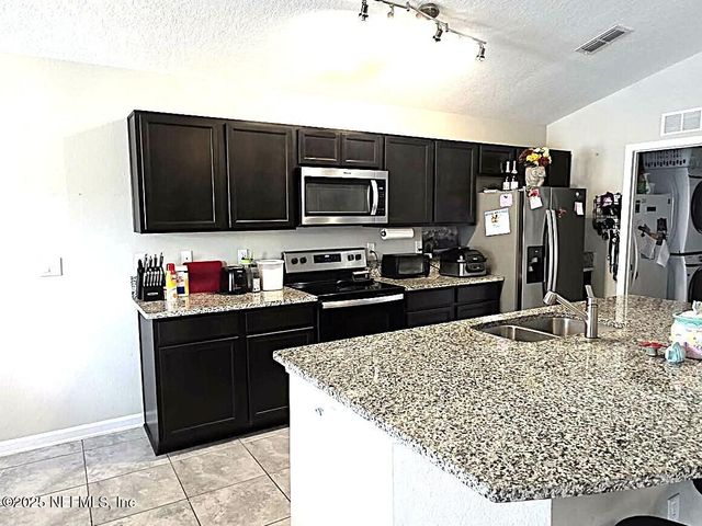 1064 BEAR CLAW Lane, Orange Park, FL 32065