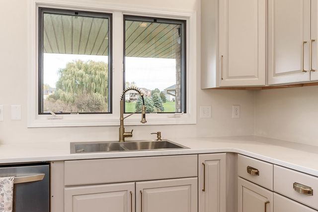 7146 BARNGATE Drive, South Beloit, IL 61080