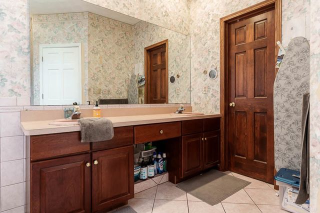 7146 BARNGATE Drive, South Beloit, IL 61080