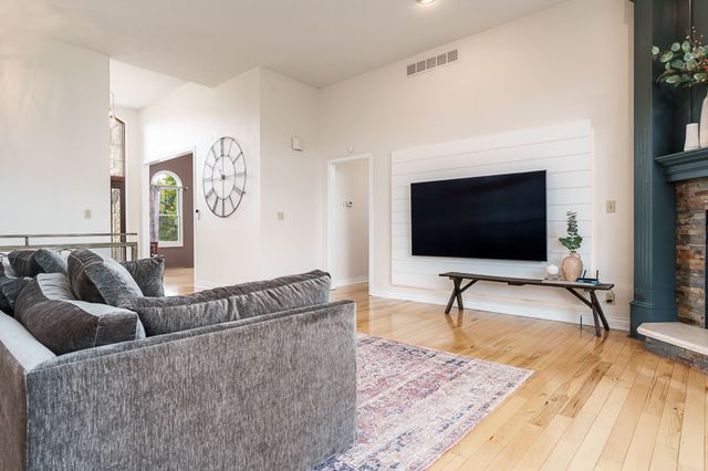 7146 BARNGATE Drive, South Beloit, IL 61080