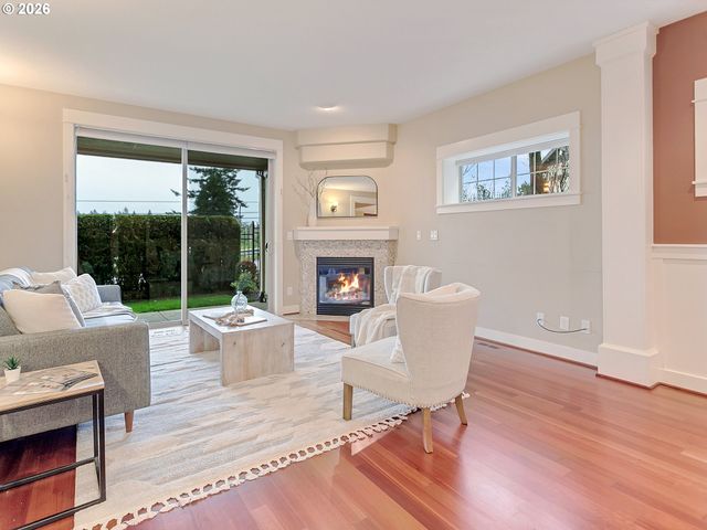 3642 Sw BAIRD St 5, Portland, OR 97219