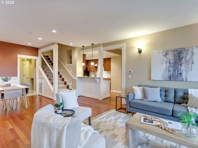 3642 Sw BAIRD St 5, Portland, OR 97219