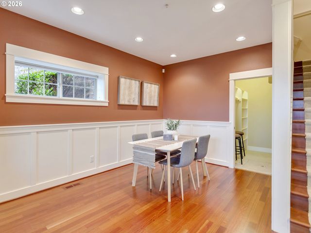 3642 Sw BAIRD St 5, Portland, OR 97219