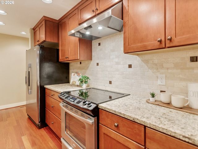 3642 Sw BAIRD St 5, Portland, OR 97219