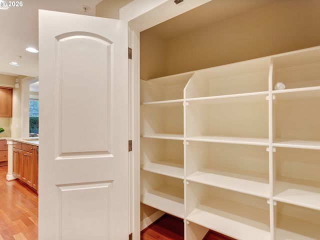 3642 Sw BAIRD St 5, Portland, OR 97219