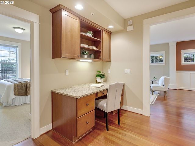 3642 Sw BAIRD St 5, Portland, OR 97219