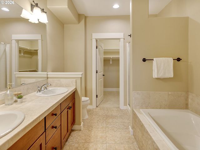 3642 Sw BAIRD St 5, Portland, OR 97219