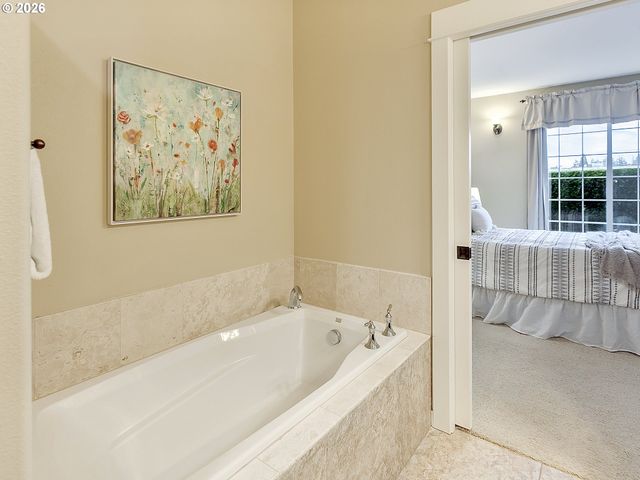 3642 Sw BAIRD St 5, Portland, OR 97219