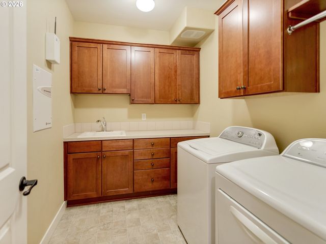 3642 Sw BAIRD St 5, Portland, OR 97219