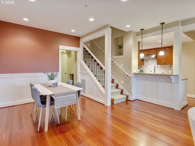 3642 Sw BAIRD St 5, Portland, OR 97219