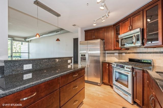 1228 EMERSON Street 304, Evanston, IL 60201