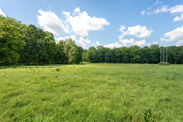 1335 Garrettsburg Rd, Clarksville, TN 37042