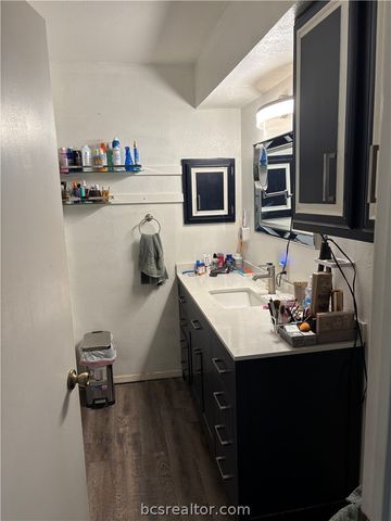 2100 Windsor Drive 32, Bryan, TX 77802