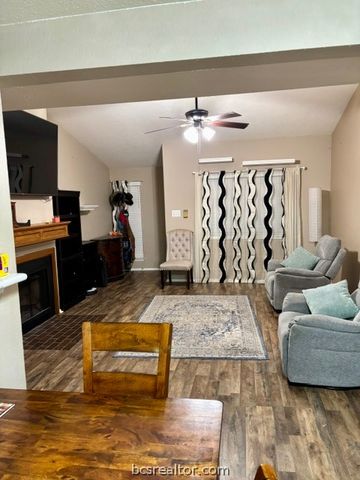 2100 Windsor Drive 32, Bryan, TX 77802