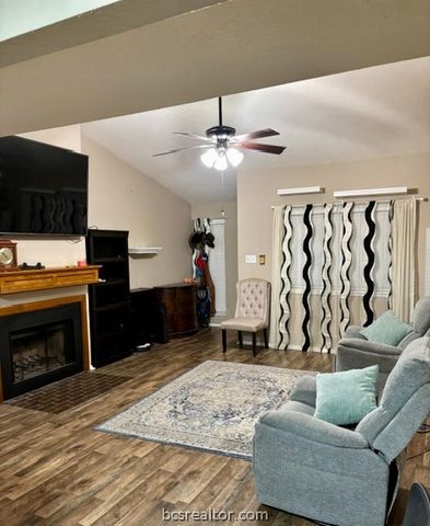 2100 Windsor Drive 32, Bryan, TX 77802