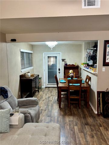 2100 Windsor Drive 32, Bryan, TX 77802
